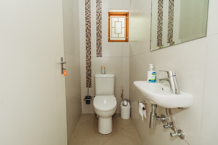 4 Bedroom Property for Sale in Dormehls Drift Western Cape